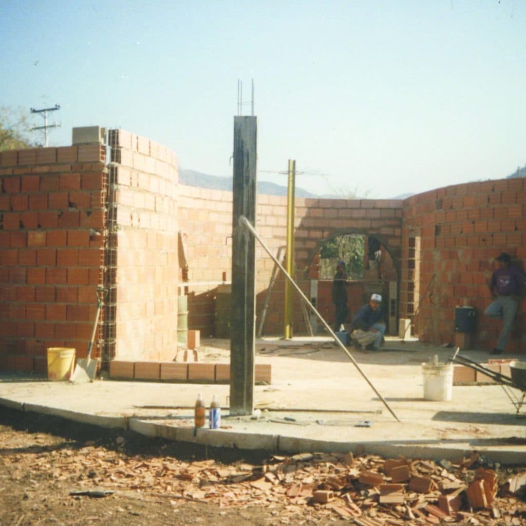 Aufbau des Hauses in Venezuela, Stein für Stein